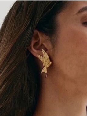 New! 14K Gold Plated Sparrow Bird Earrings (3041) NWOT